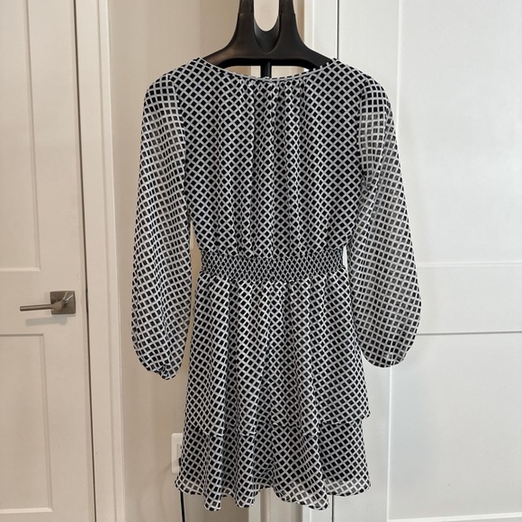 Like New Ann Taylor Size 0 Black and White Mini Dress - Picture 4 of 7